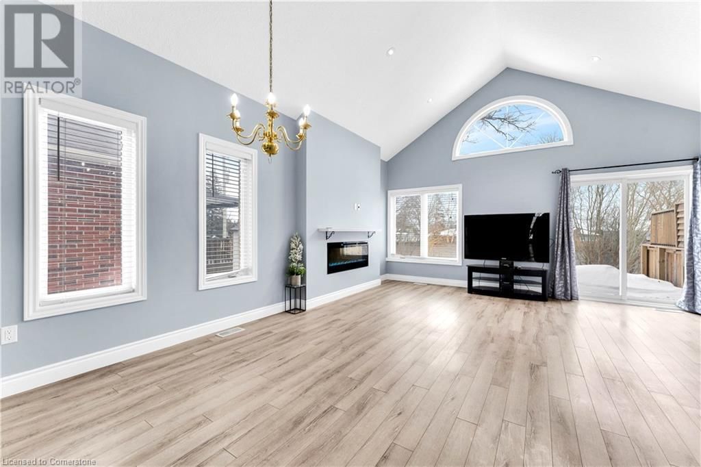 724 GARDEN COURT CRESCENT Image 11