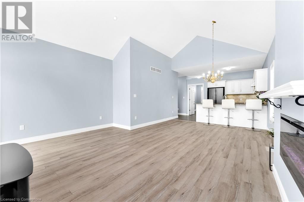 724 GARDEN COURT CRESCENT Image 14
