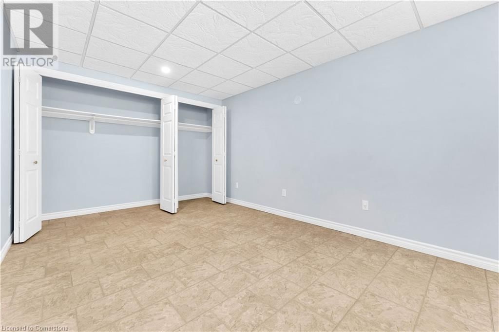 724 GARDEN COURT CRESCENT Image 16