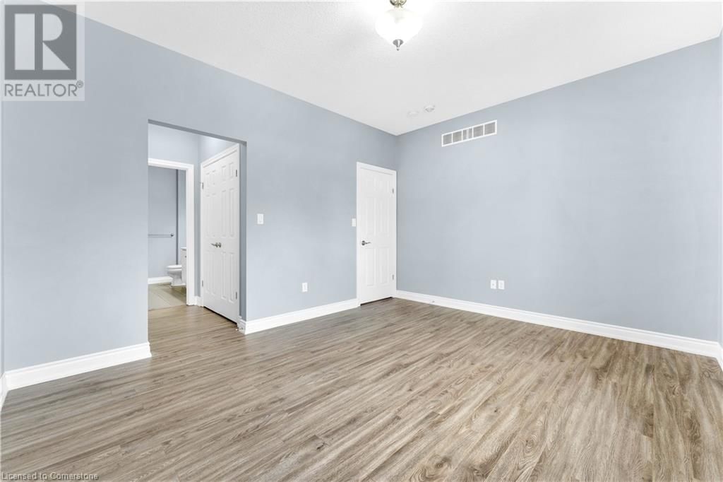 724 GARDEN COURT CRESCENT Image 21