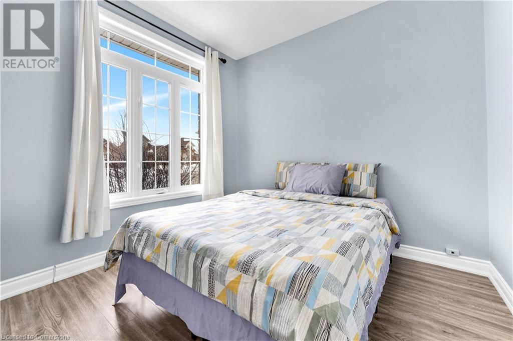 724 GARDEN COURT CRESCENT Image 25