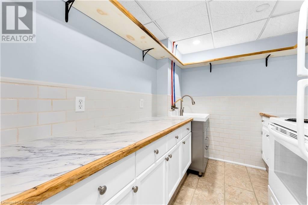 724 GARDEN COURT CRESCENT Image 32