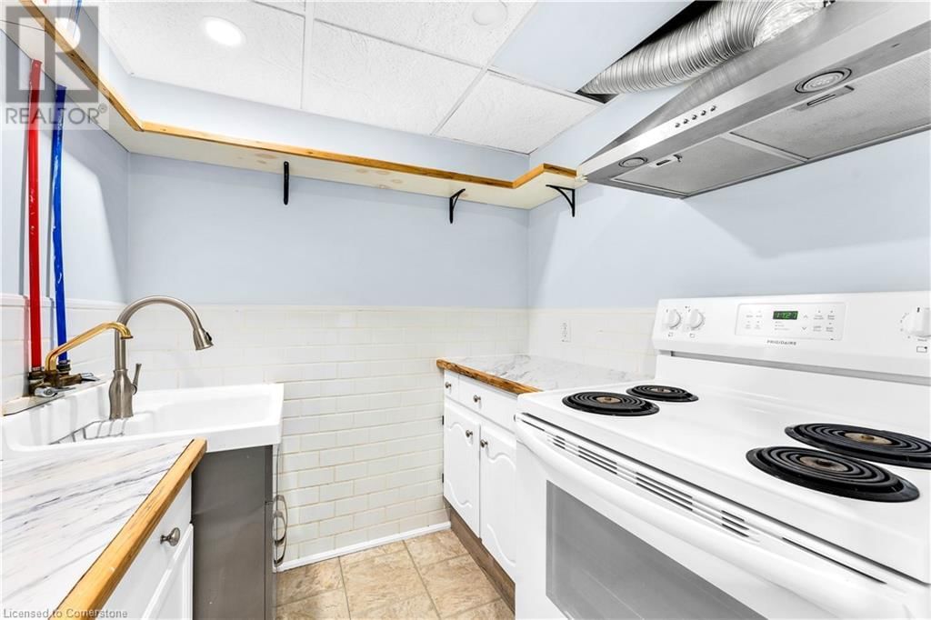 724 GARDEN COURT CRESCENT Image 33