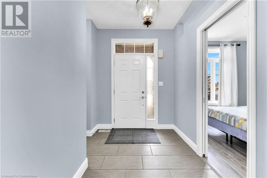724 GARDEN COURT CRESCENT Image 5