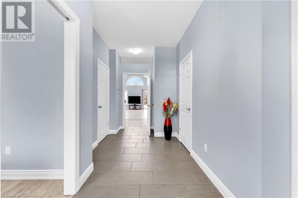 724 GARDEN COURT CRESCENT Image 6