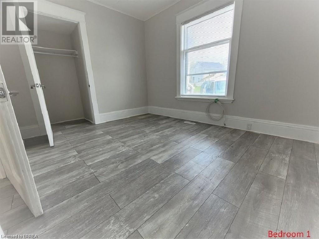 Lower - 167 ERIE AVENUE Image 3