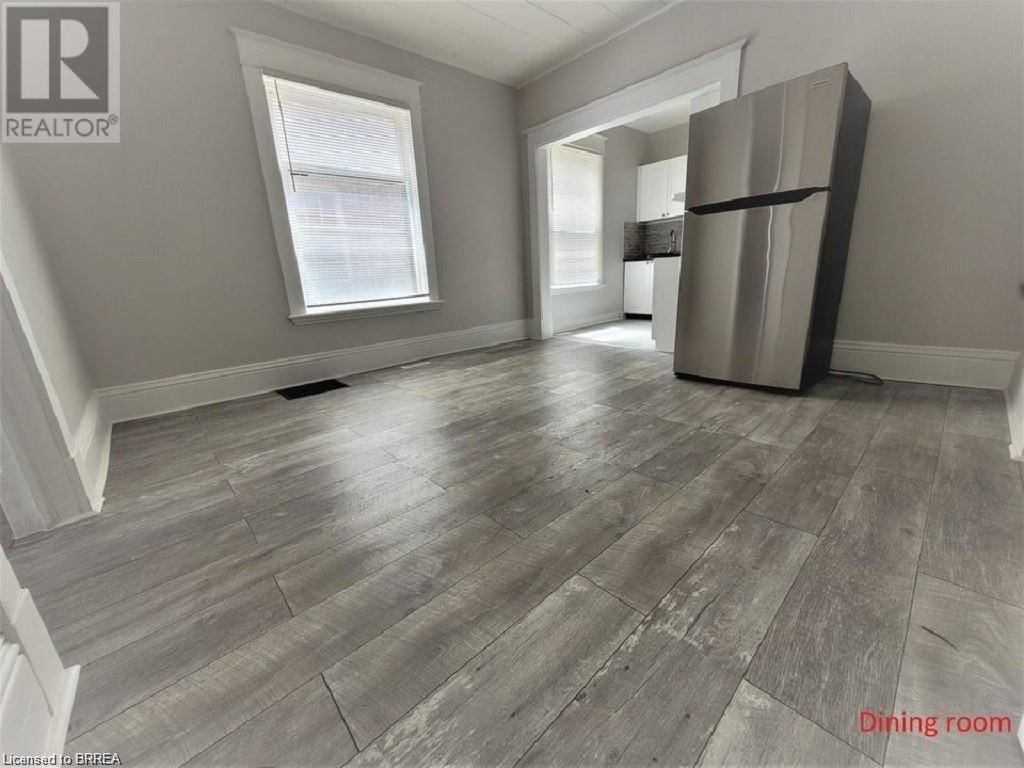 Lower - 167 ERIE AVENUE Image 6