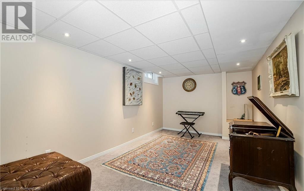 2046 GLENADA CRESCENT Image 32