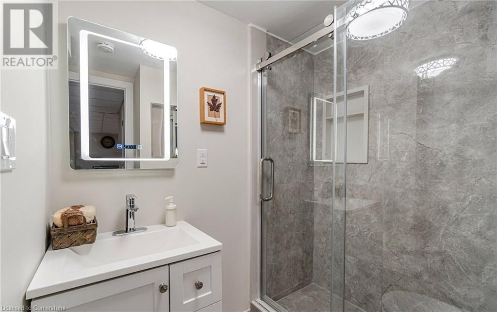 2046 GLENADA CRESCENT Image 37