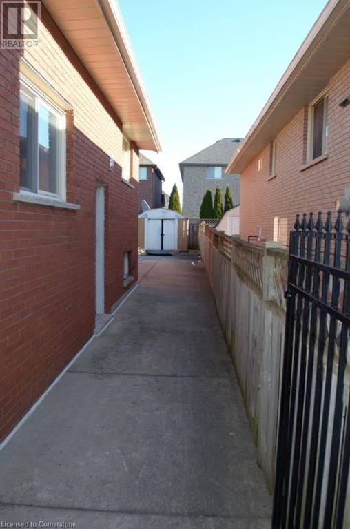 Upper Leve - 30 HEARTHSIDE CRESCENT Image 14