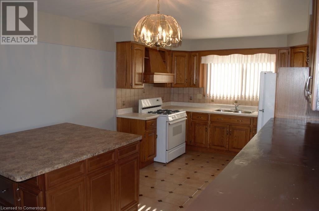 Upper Leve - 30 HEARTHSIDE CRESCENT Image 4