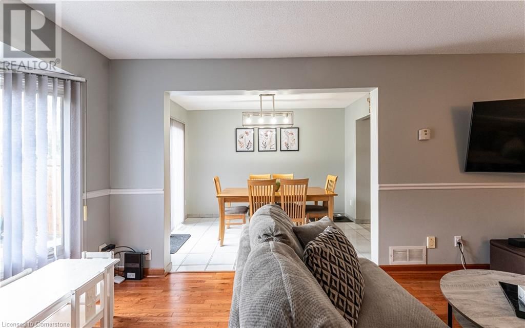 55 - 1 ROYALWOOD COURT Image 11