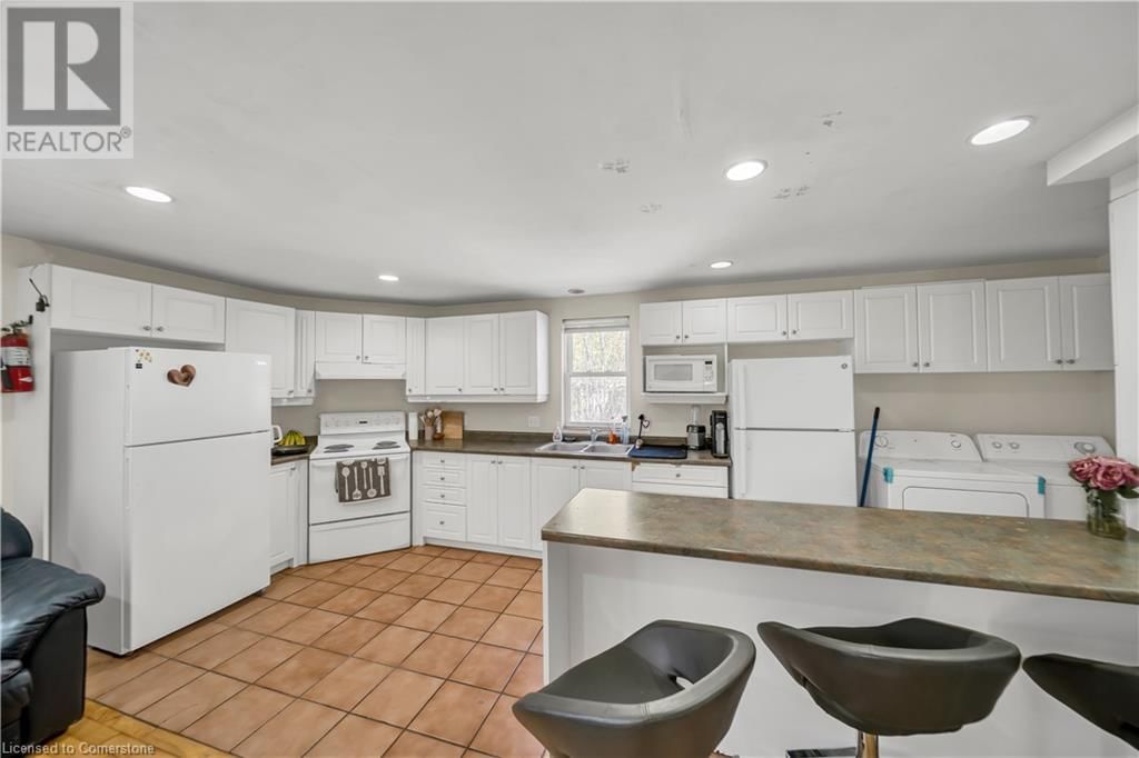 24 COLUMBIA STREET WEST Image 15