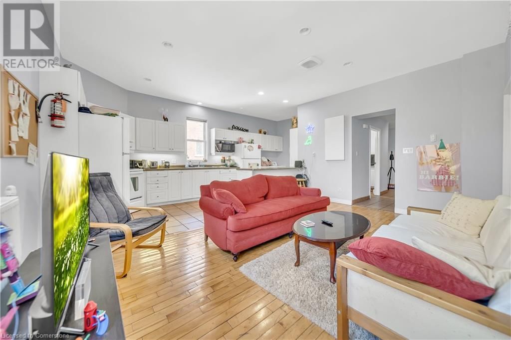 24 COLUMBIA STREET WEST Image 26