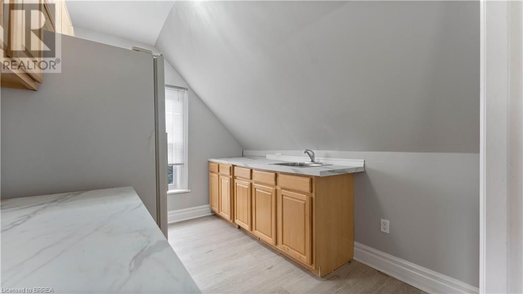 2 - 11 HUFF AVENUE Image 8
