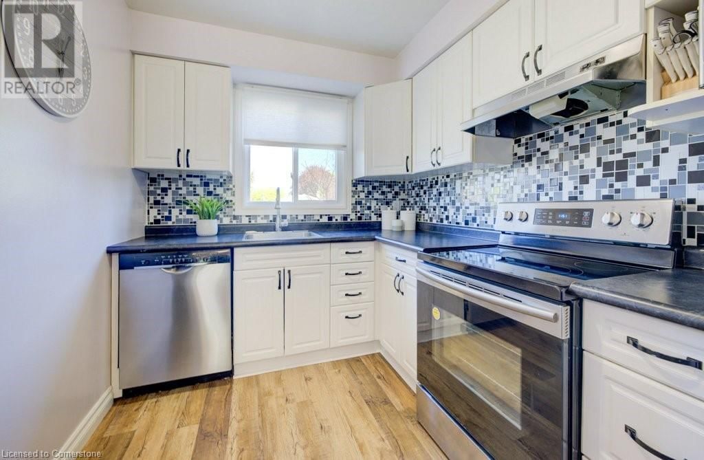 3 - 1060 CANFIELD CRESCENT Image 12
