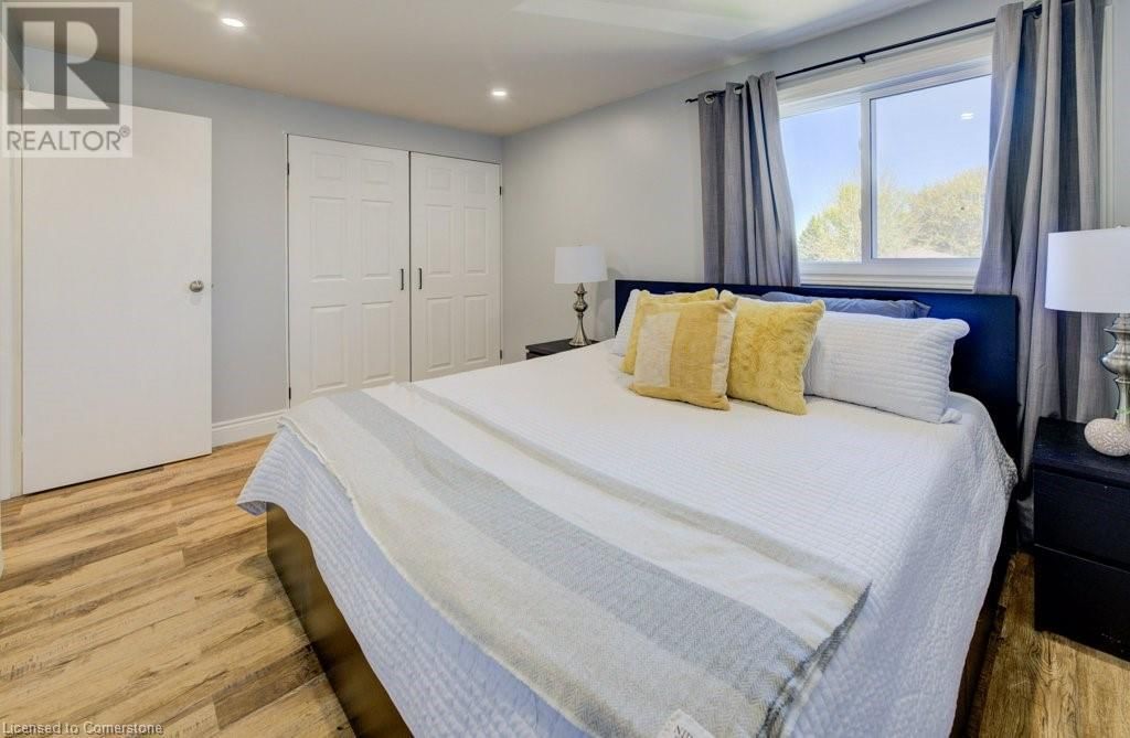 3 - 1060 CANFIELD CRESCENT Image 17