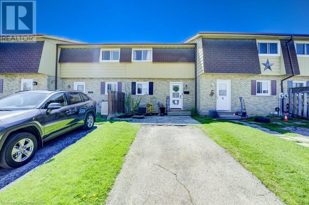 3 - 1060 CANFIELD CRESCENT Image 2