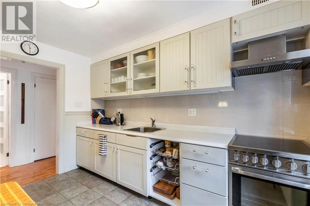 13 MCMASTER AVENUE Image 19