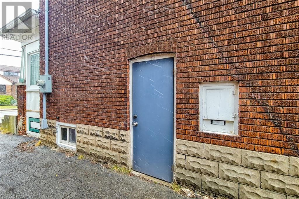 63 PAISLEY AVENUE SOUTH Image 23