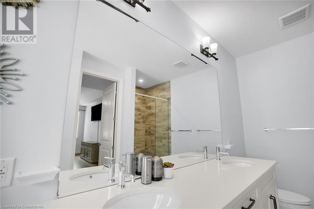 18 KEMP CRESCENT Image 32