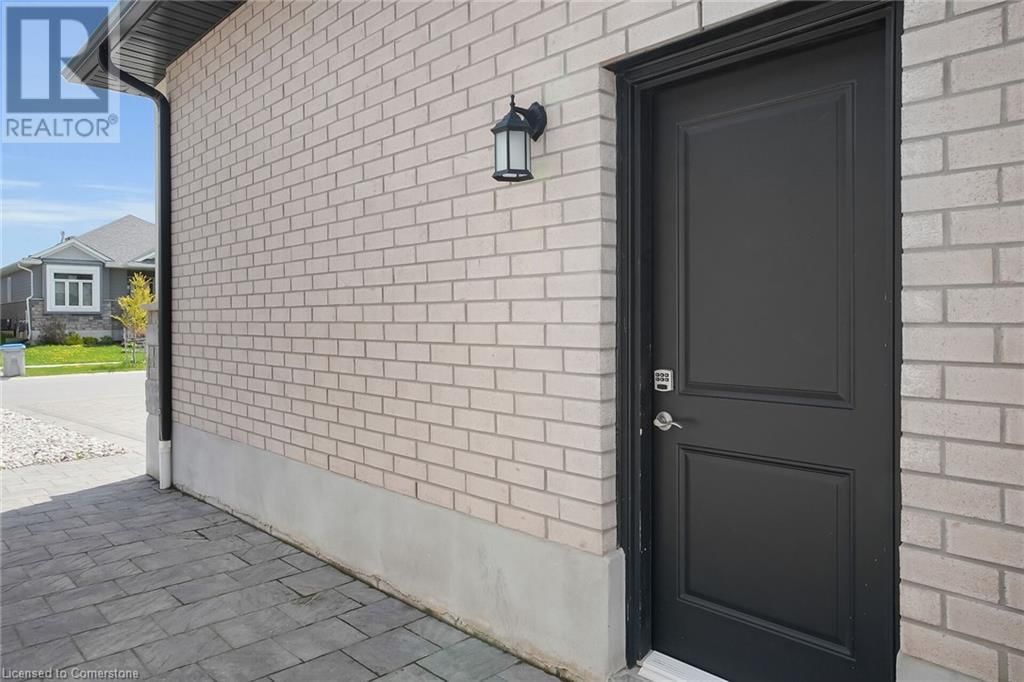 18 KEMP CRESCENT Image 5