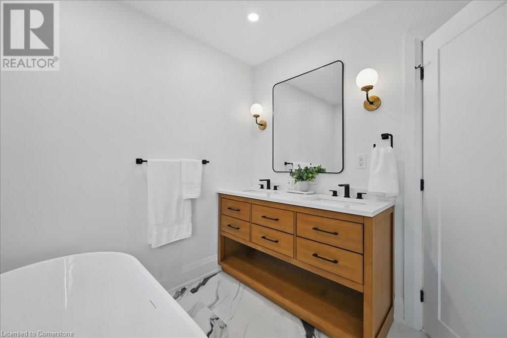 869 CONDOR DRIVE Image 27