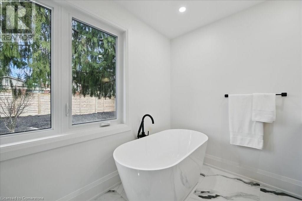 869 CONDOR DRIVE Image 28
