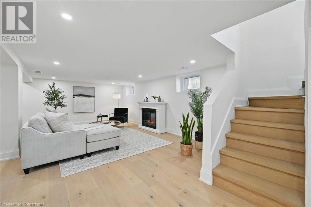 869 CONDOR DRIVE Image 31
