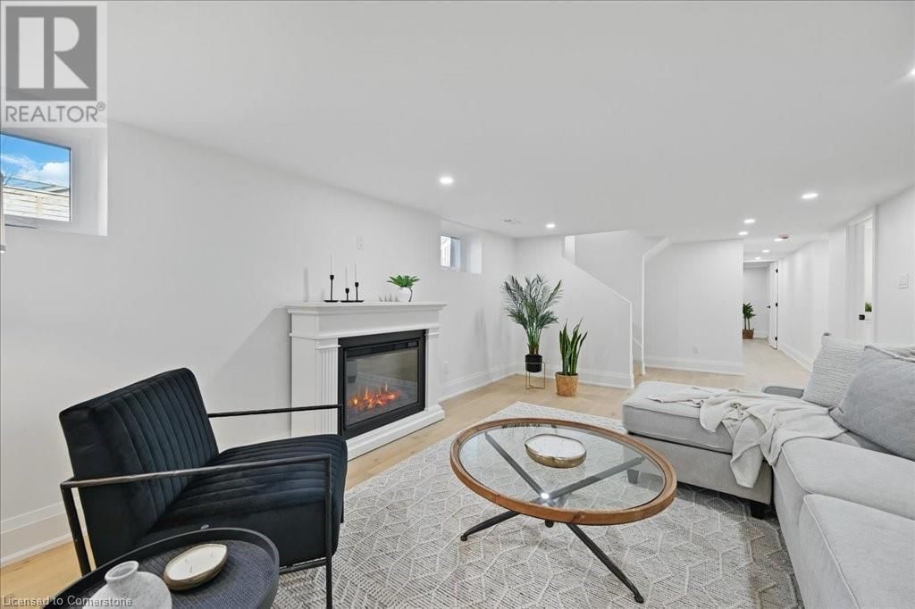 869 CONDOR DRIVE Image 32