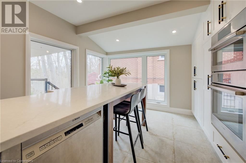 279 FERNDALE PLACE Image 15