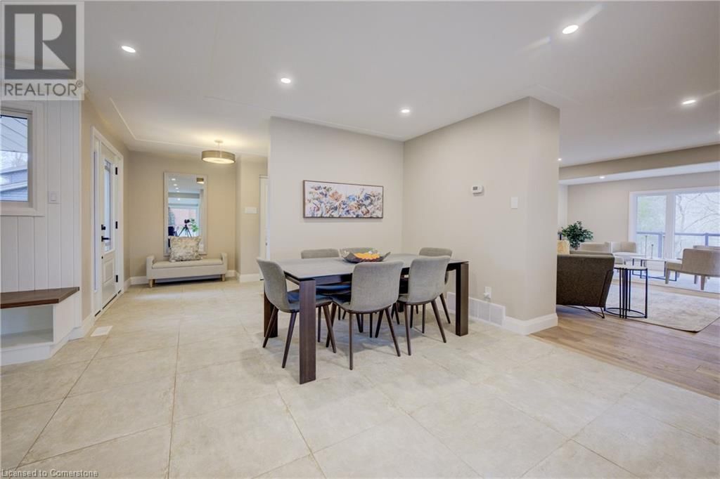 279 FERNDALE PLACE Image 18
