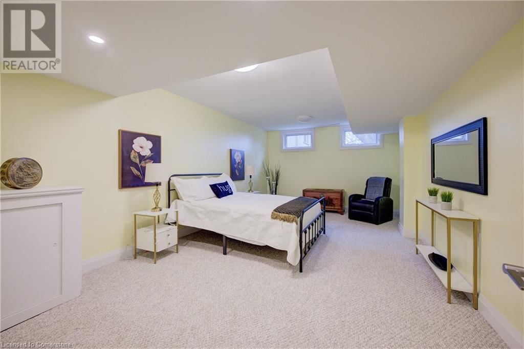 279 FERNDALE PLACE Image 31