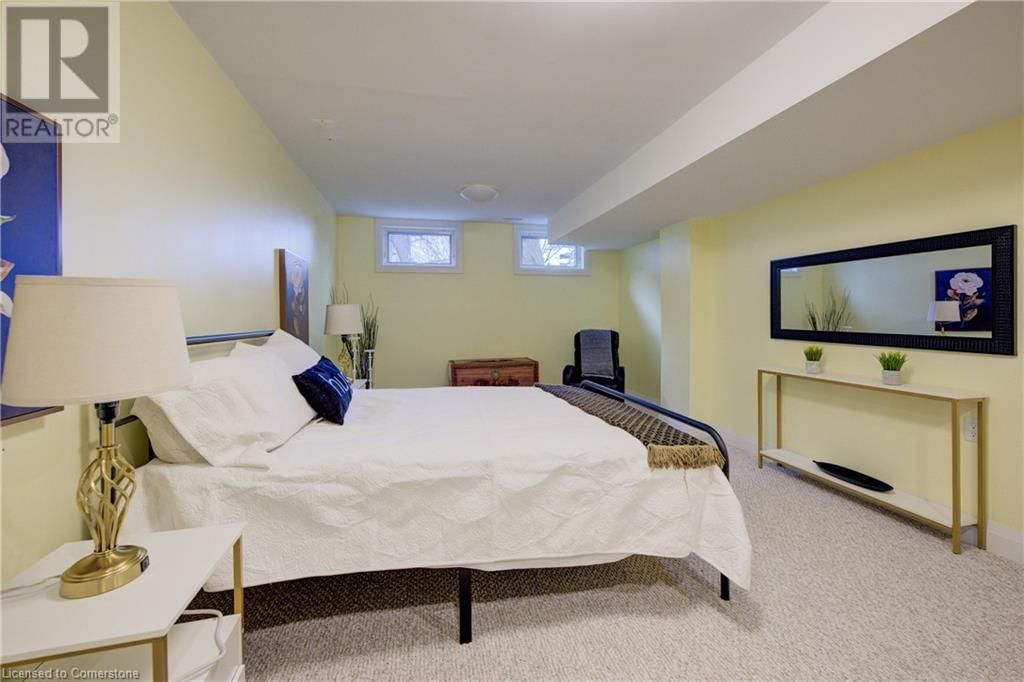 279 FERNDALE PLACE Image 32