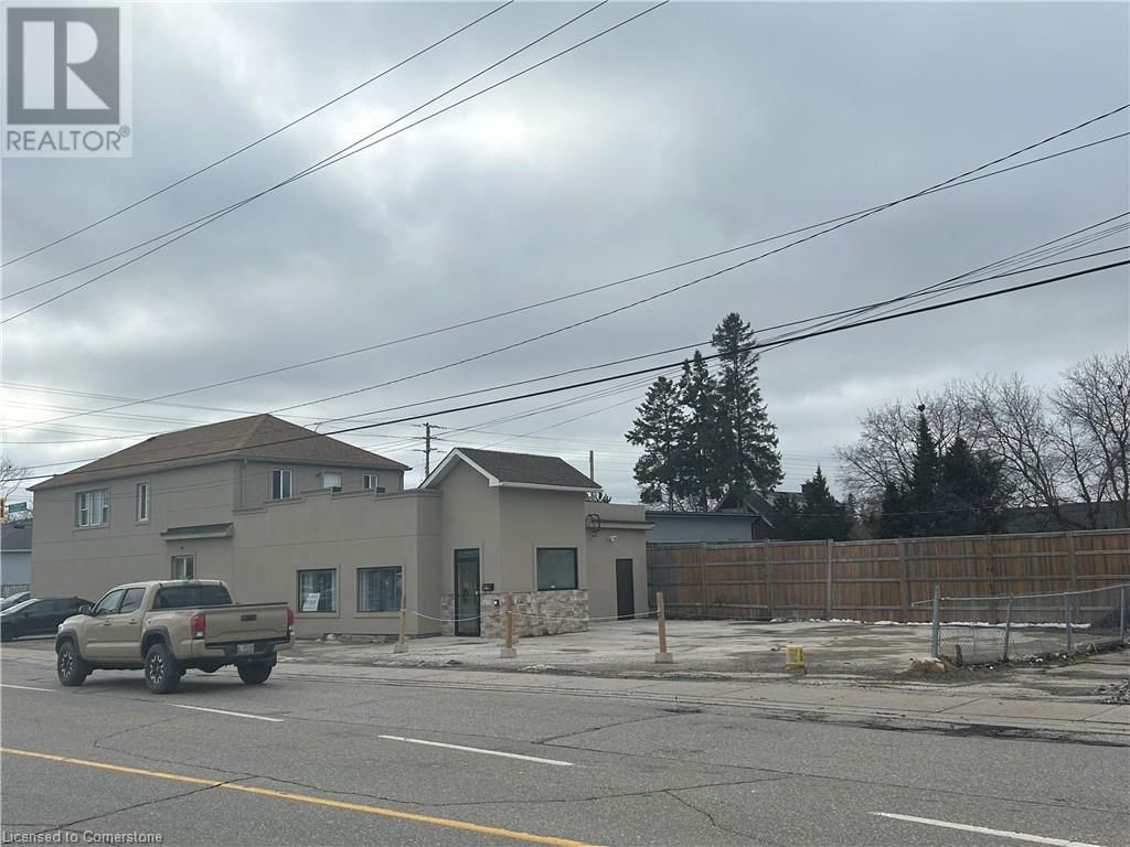1390 EAGLE STREET NORTH Image 4