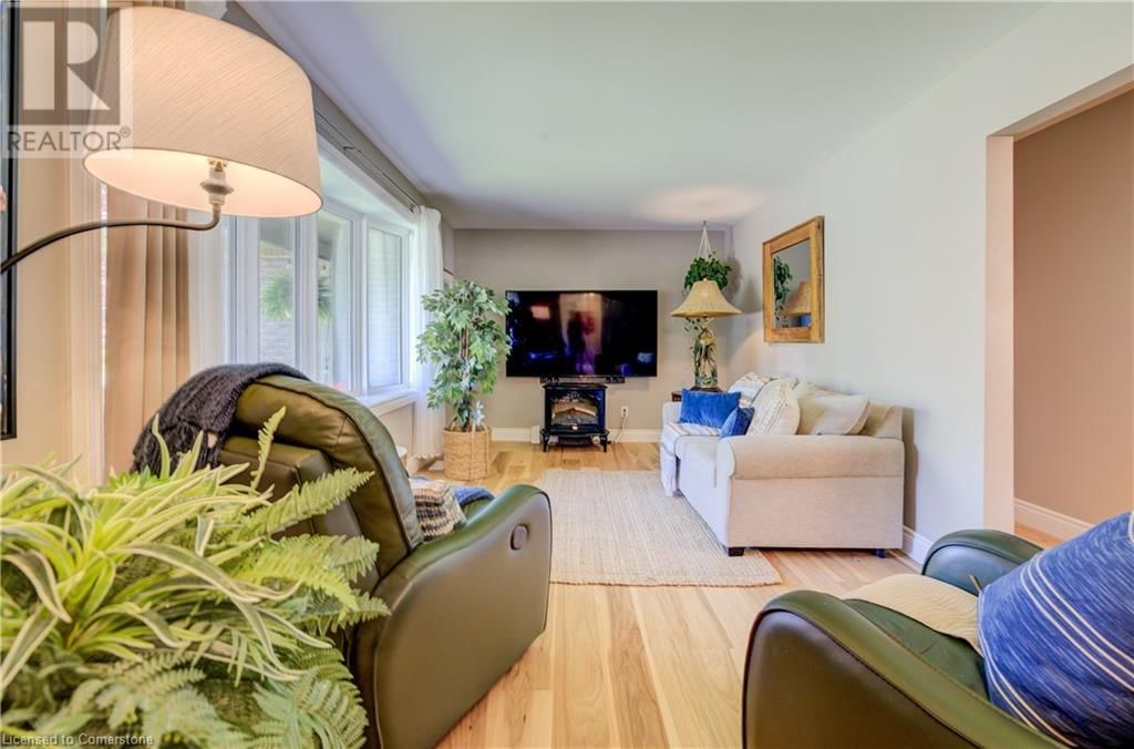 1076 HENRY STREET Image 16