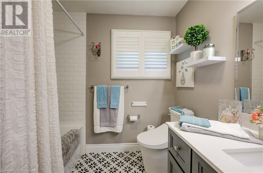 1076 HENRY STREET Image 25