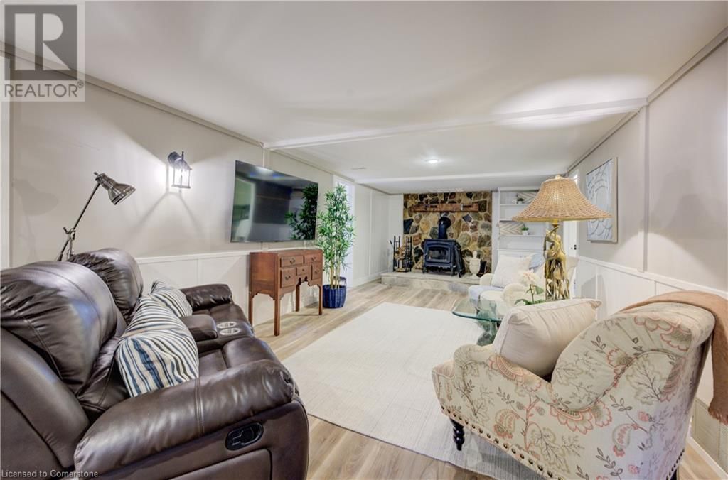 1076 HENRY STREET Image 27