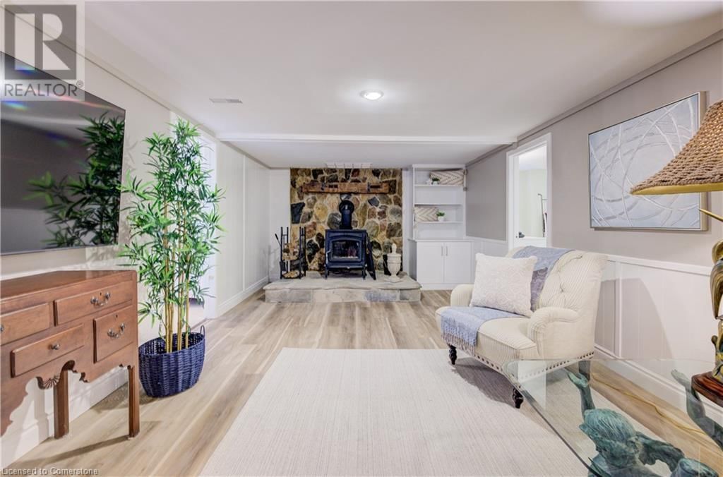 1076 HENRY STREET Image 28