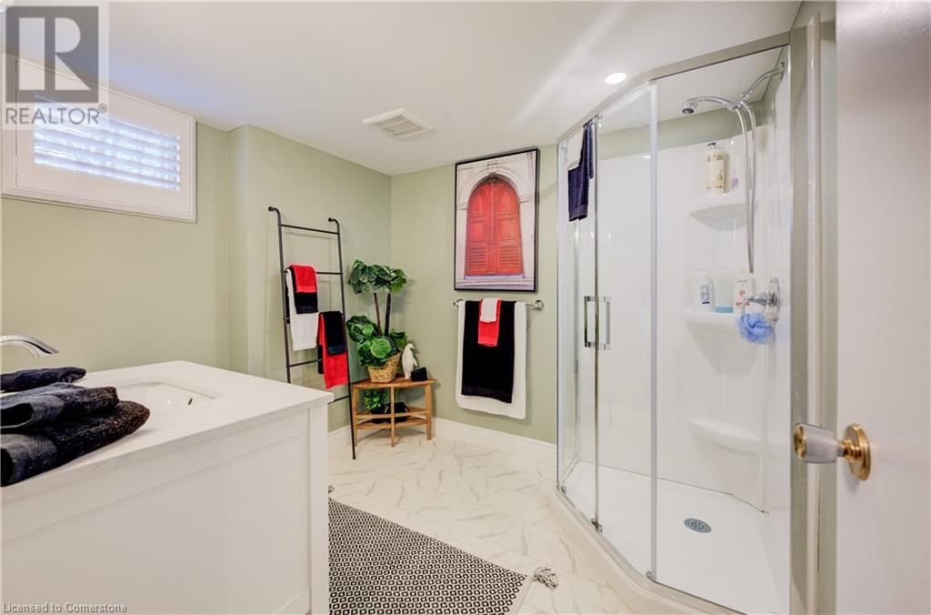 1076 HENRY STREET Image 30