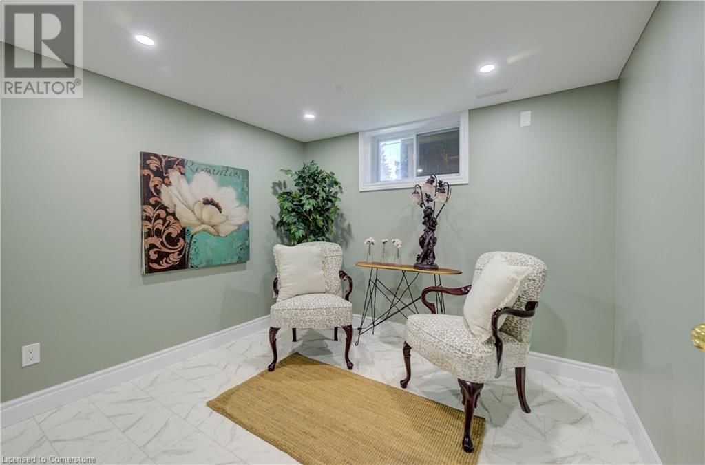 1076 HENRY STREET Image 32