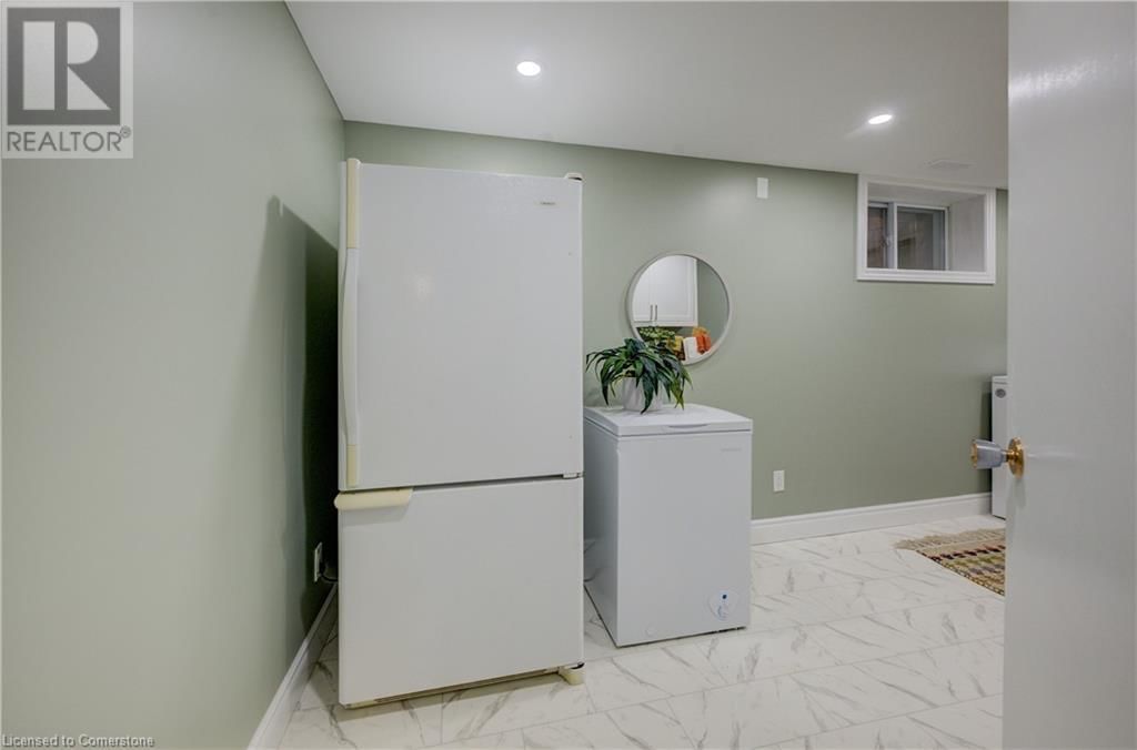 1076 HENRY STREET Image 33