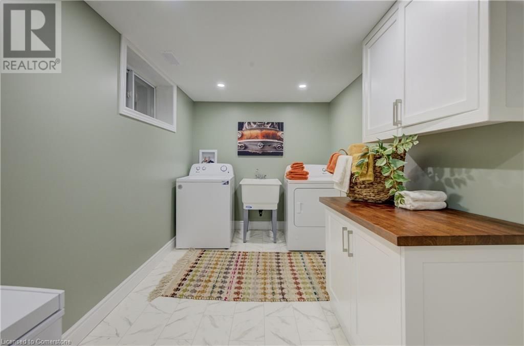 1076 HENRY STREET Image 34