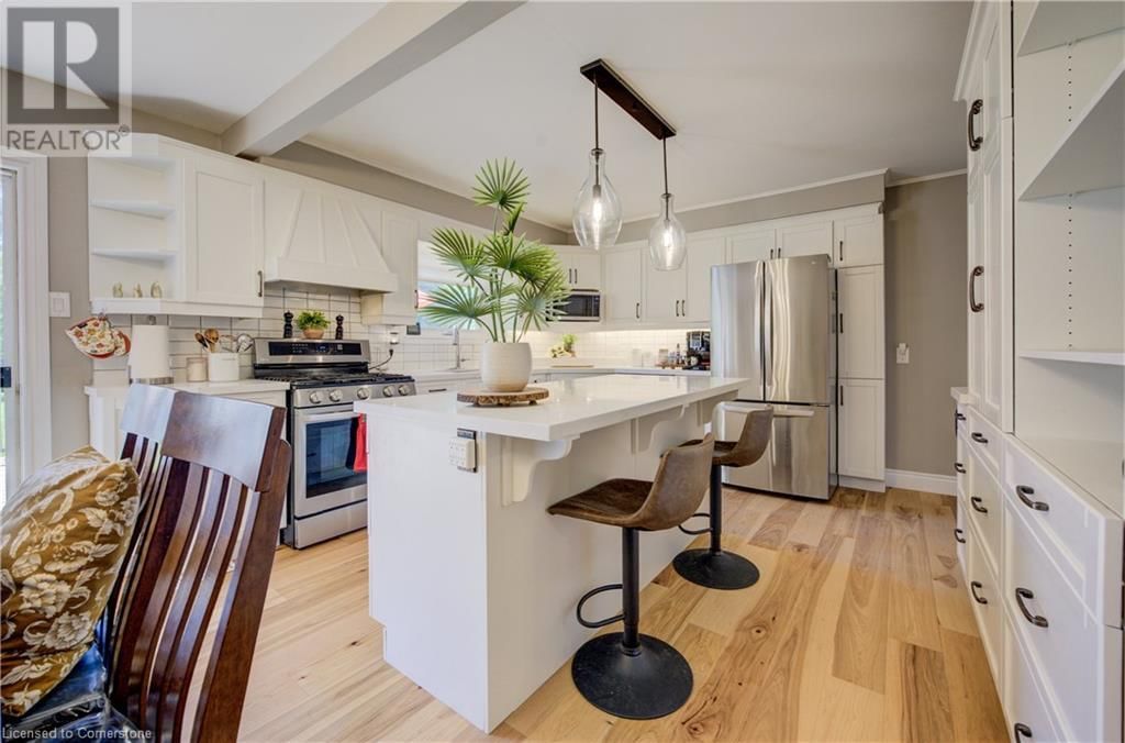 1076 HENRY STREET Image 8