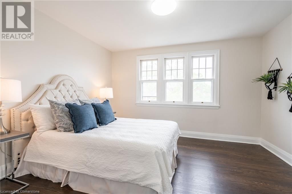 11 HUXLEY AVENUE SOUTH Image 32