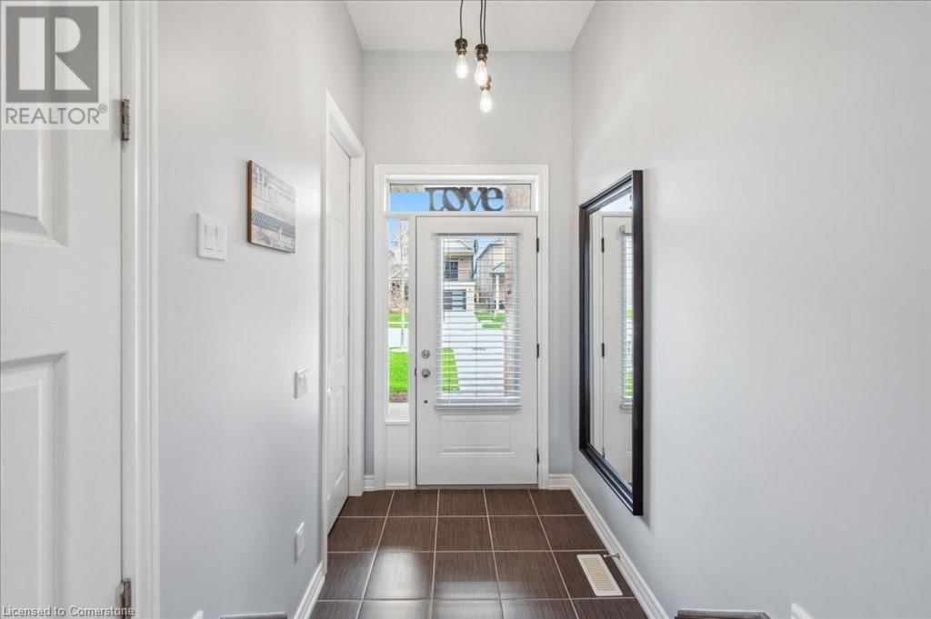 33 MCFARLANE CRESCENT Image 4