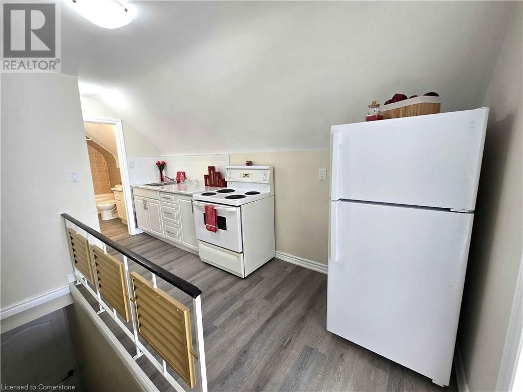 4 - 300 BALMORAL AVENUE NORTH Image 3
