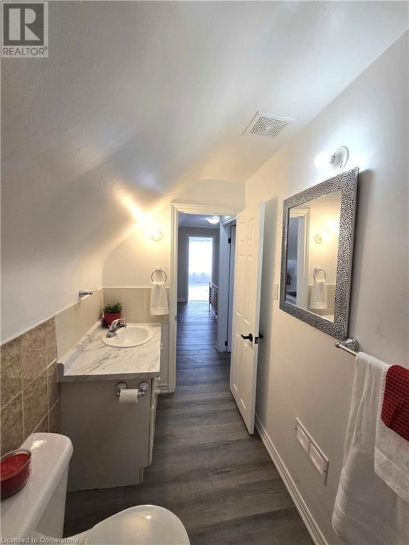 4 - 300 BALMORAL AVENUE NORTH Image 5
