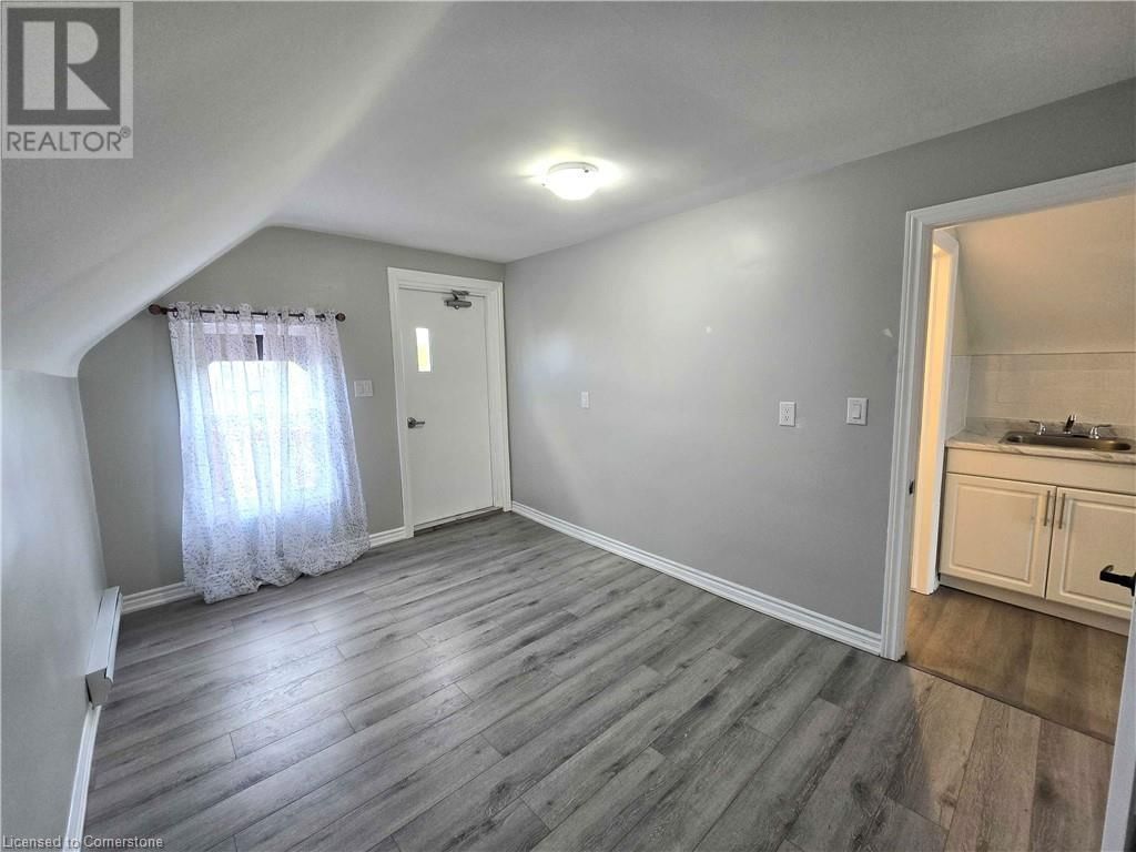 4 - 300 BALMORAL AVENUE NORTH Image 8