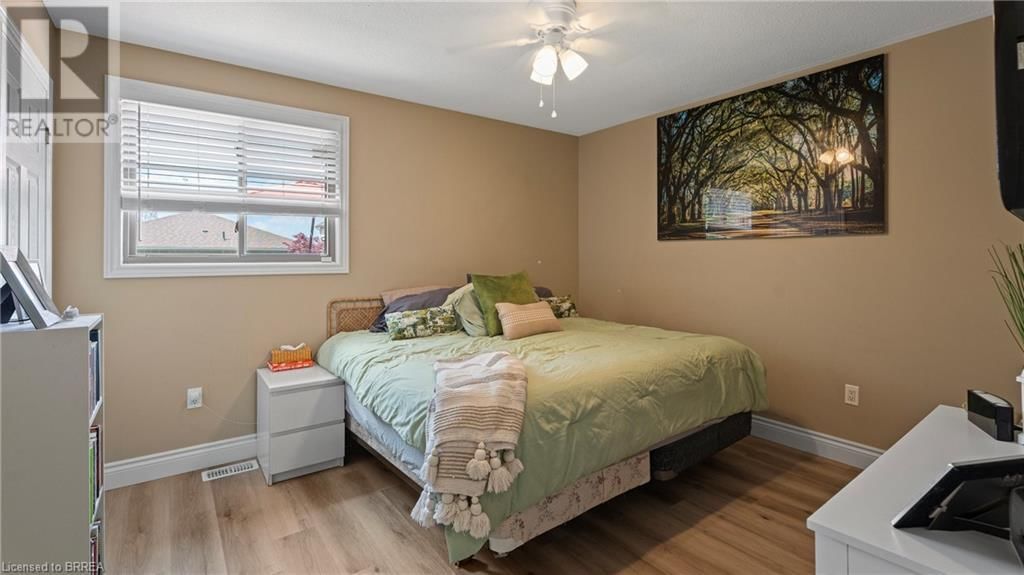47 BREWSTER WAY Image 15